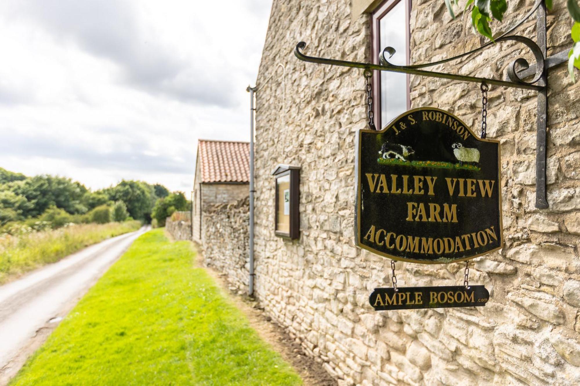 Valley View Farm Holiday Cottages Хелмсли Екстериор снимка